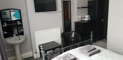 The Roslyn Hotel