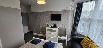 The Roslyn Hotel