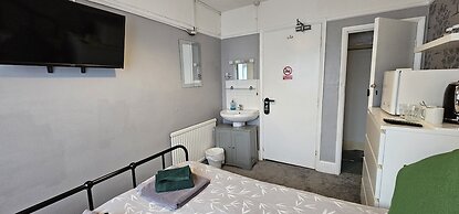 The Roslyn Hotel