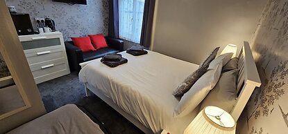 The Roslyn Hotel