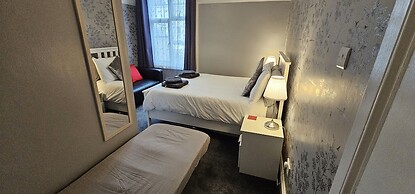 The Roslyn Hotel