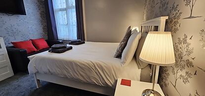 The Roslyn Hotel
