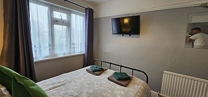 The Roslyn Hotel