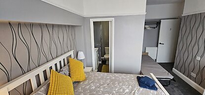 The Roslyn Hotel