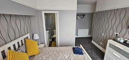 The Roslyn Hotel