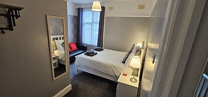 The Roslyn Hotel