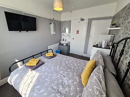 The Roslyn Hotel