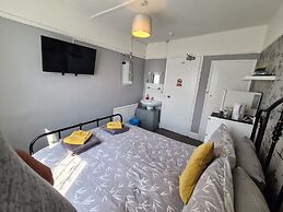 The Roslyn Hotel