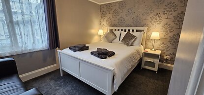 The Roslyn Hotel
