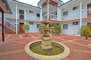 Dolphin Lodge