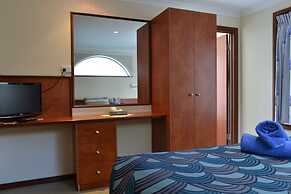 Dolphin Lodge