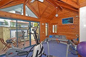 Dolphin Lodge