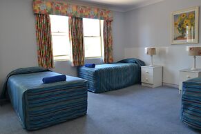 Dolphin Lodge