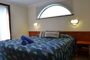 Dolphin Lodge