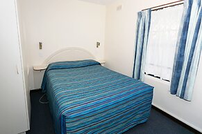 Dolphin Lodge