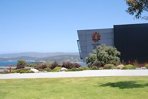 Dolphin Lodge