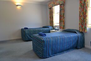 Dolphin Lodge