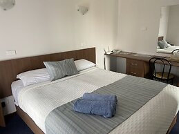 Dolphin Lodge
