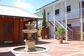 Dolphin Lodge