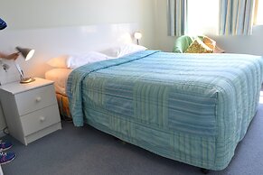 Dolphin Lodge