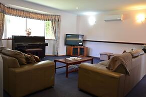 Dolphin Lodge