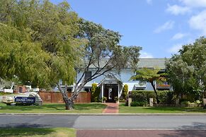 Dolphin Lodge