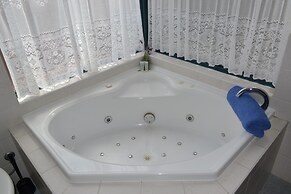 Dolphin Lodge