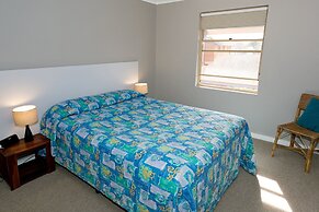 Dolphin Lodge