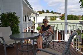 Dolphin Lodge