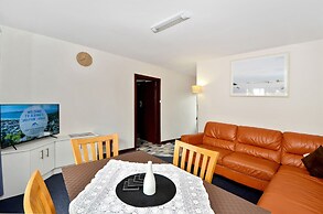 Dolphin Lodge