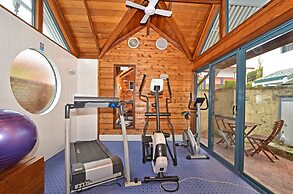 Dolphin Lodge