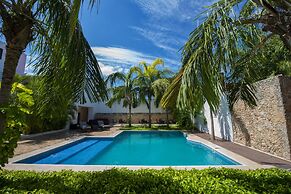 Hotel Embajadores