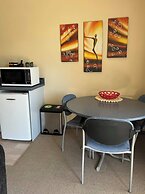 Centre Court Motel