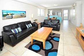 Pacific Marina Apartments