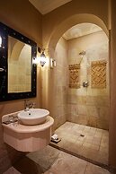 Tayfin Royale Hotel & Restaurant