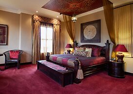 Tayfin Royale Hotel & Restaurant
