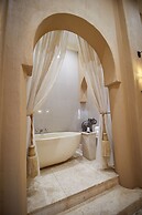 Tayfin Royale Hotel & Restaurant