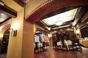 Tayfin Royale Hotel & Restaurant