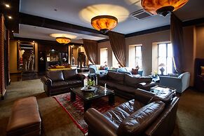 Tayfin Royale Hotel & Restaurant