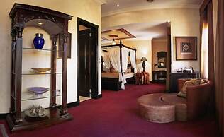 Tayfin Royale Hotel & Restaurant