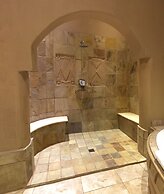 Tayfin Royale Hotel & Restaurant