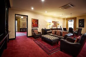 Tayfin Royale Hotel & Restaurant