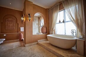 Tayfin Royale Hotel & Restaurant