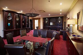 Tayfin Royale Hotel & Restaurant