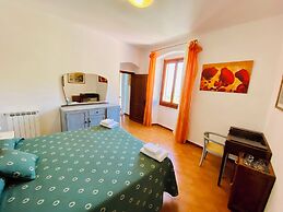 Giovanni Rooms Manarola