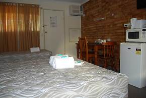 Avocado Motor Inn