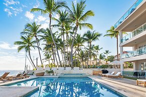 Watermark Luxury Oceanfront All Suite Hotel