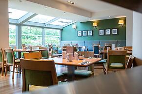Drayton Manor Hotel