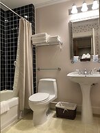 Kingston Hotel