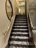 Kingston Hotel